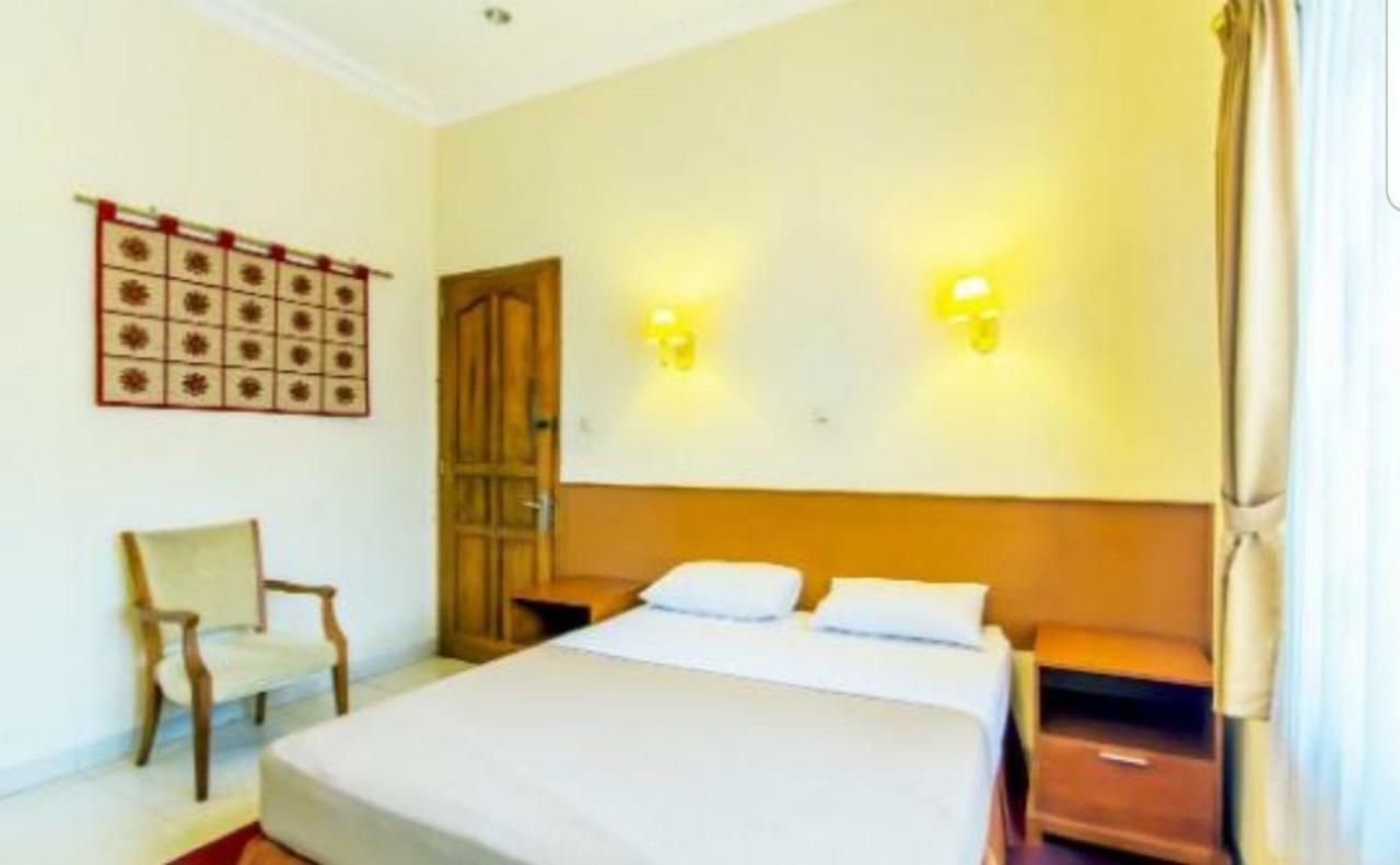 Puri Bernadi Guest House Lembang Exterior foto