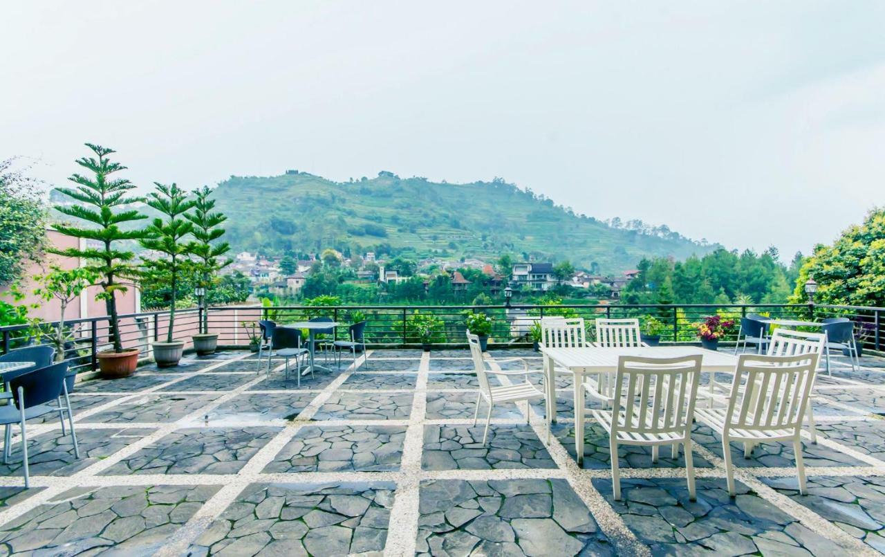 Puri Bernadi Guest House Lembang Exterior foto