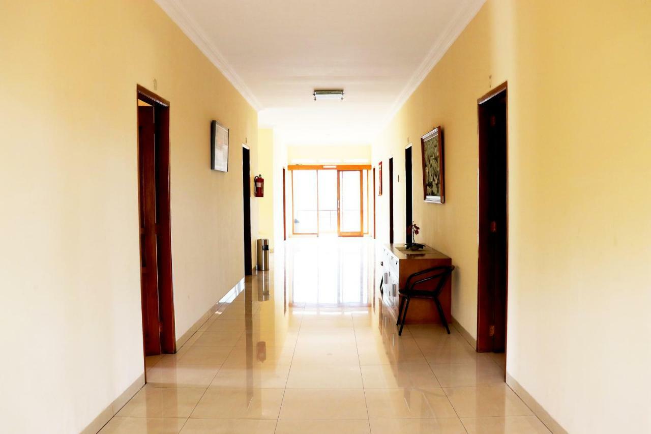 Puri Bernadi Guest House Lembang Exterior foto