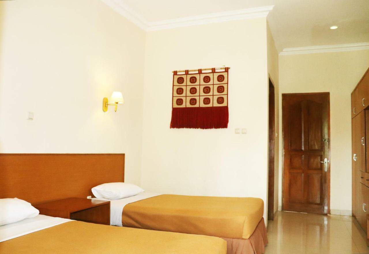 Puri Bernadi Guest House Lembang Exterior foto