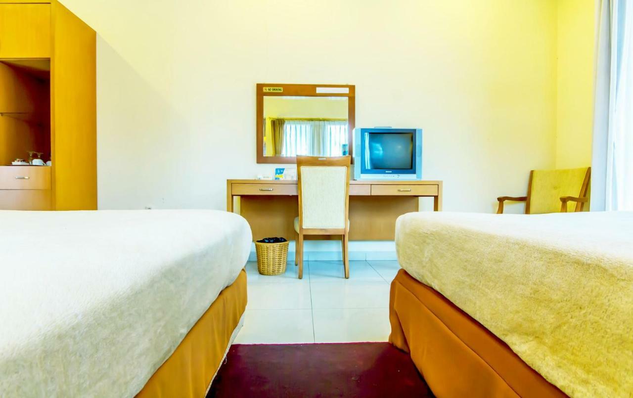 Puri Bernadi Guest House Lembang Exterior foto